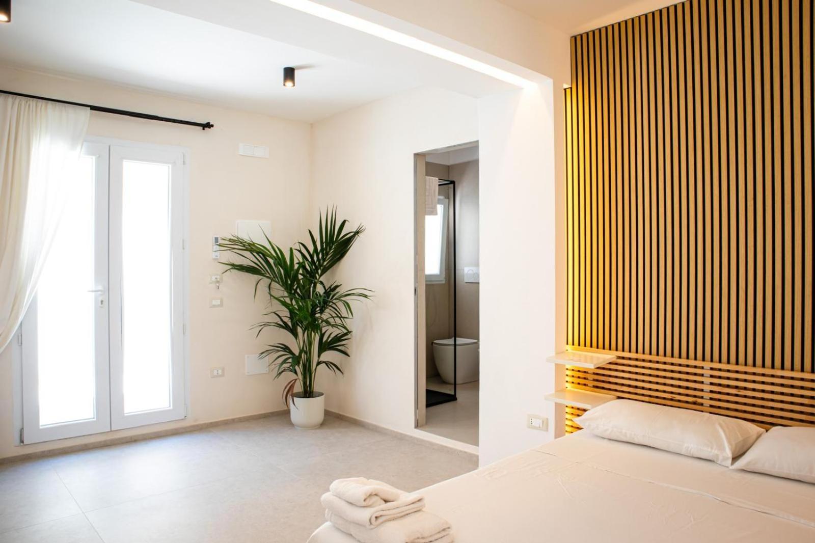 Suites Mediterranee Pulsano Exteriör bild