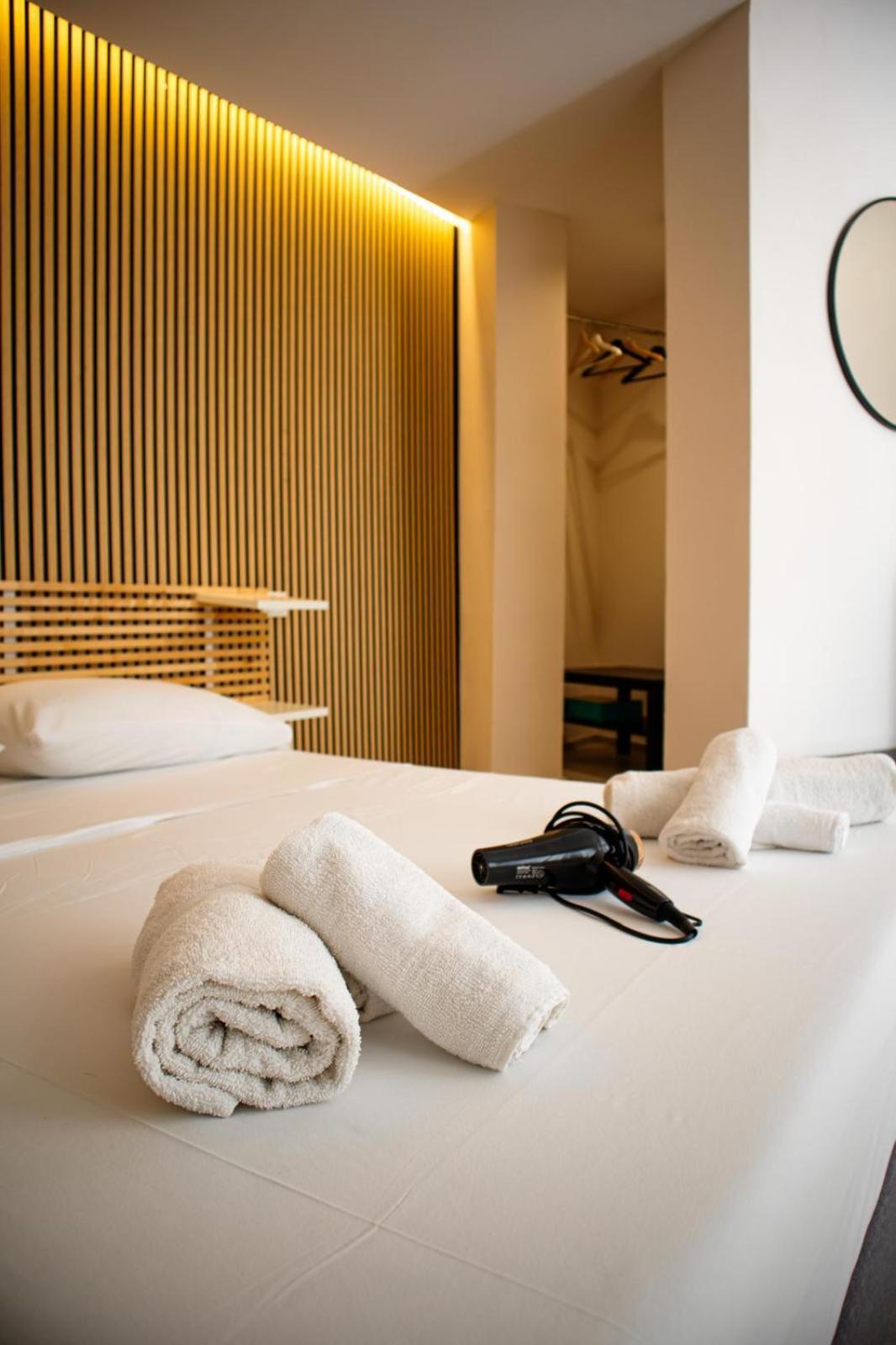 Suites Mediterranee Pulsano Exteriör bild